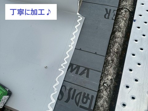 ガルバリウム鋼板を取り付け