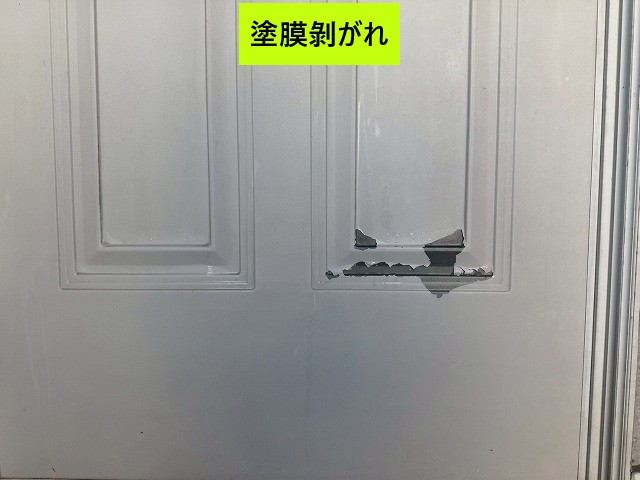 玄関ドアの塗膜剝がれ