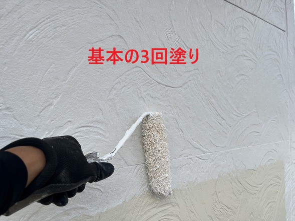 外壁の中塗り作業