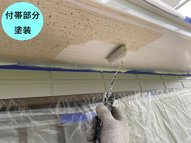 軒天を塗装しました