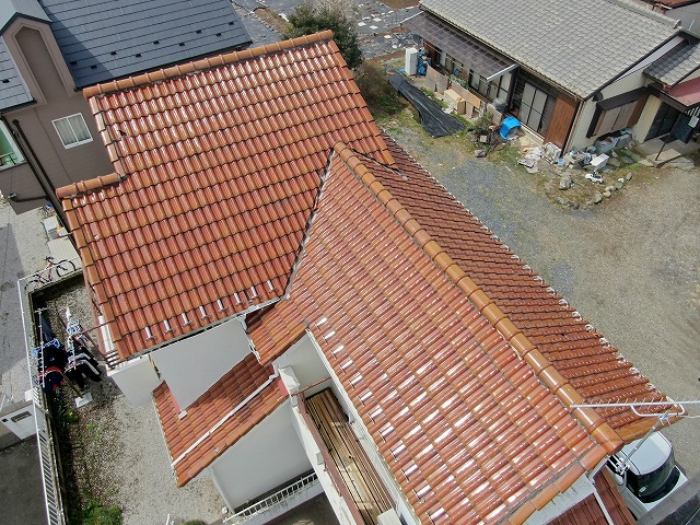 上空から見たセメント瓦屋根