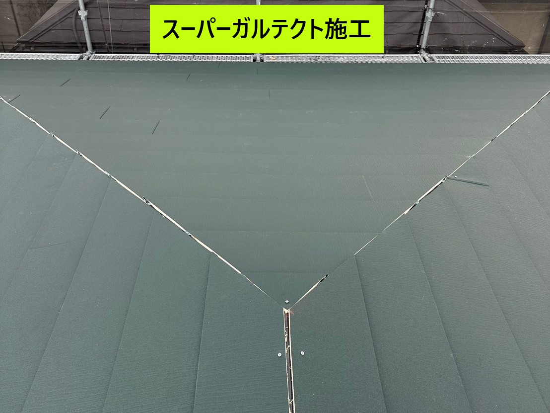 越谷市屋根カバー工法　スーパーガルテクト設置