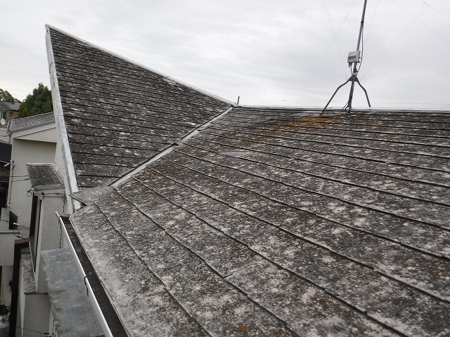 越谷市で屋根の老朽化が酷く屋根塗装が出来ないため屋根カバー工法をしました