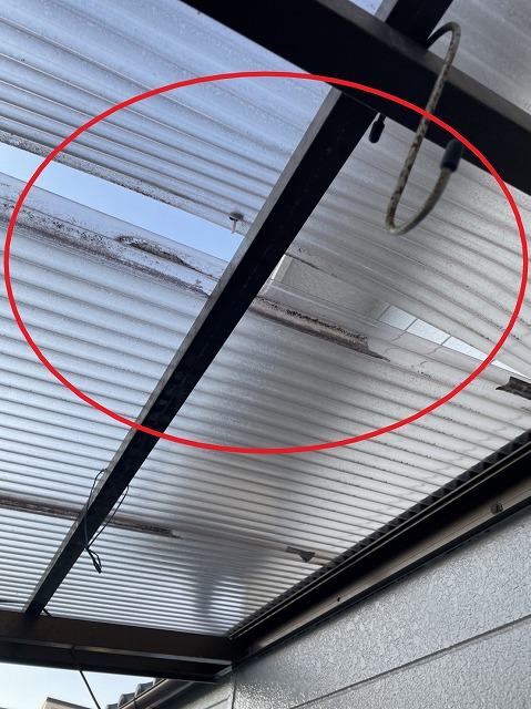 越谷市で強風によりめくれてしまったテラス屋根の交換工事の件