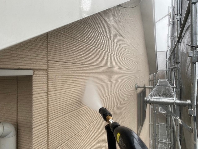 越谷市で雨漏り調査後に塗装のご依頼を頂き外壁塗装いたしました　
