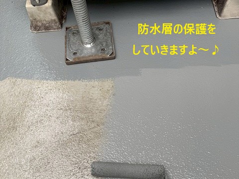 トップコート塗布中