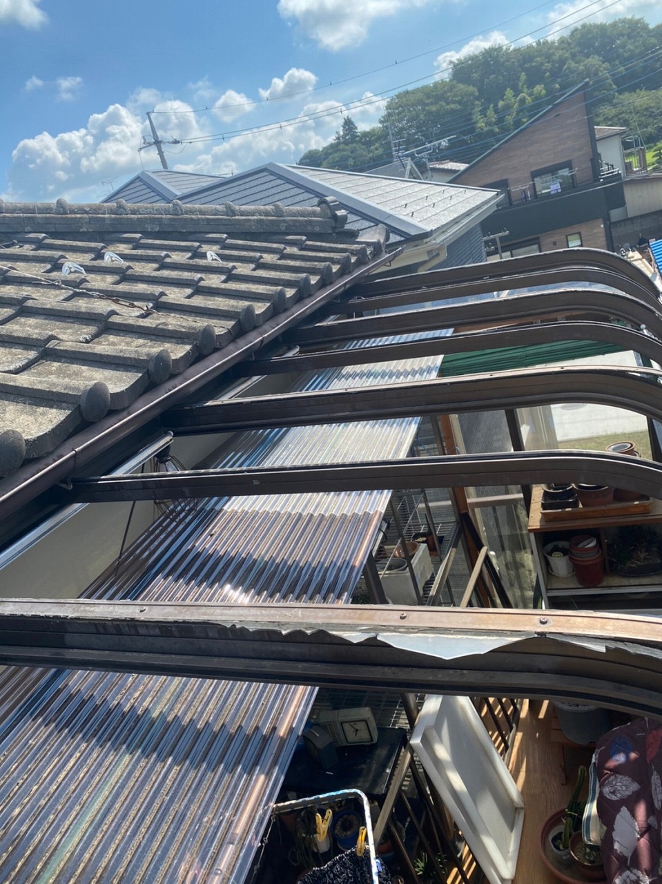 松伏町でサンルーム屋根をポリカーボネート材へ！ベランダデッキの張り替え・雨樋施工完了